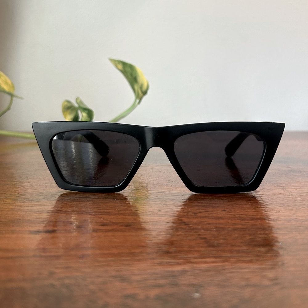 MATTE BLACK SUNGLASSES